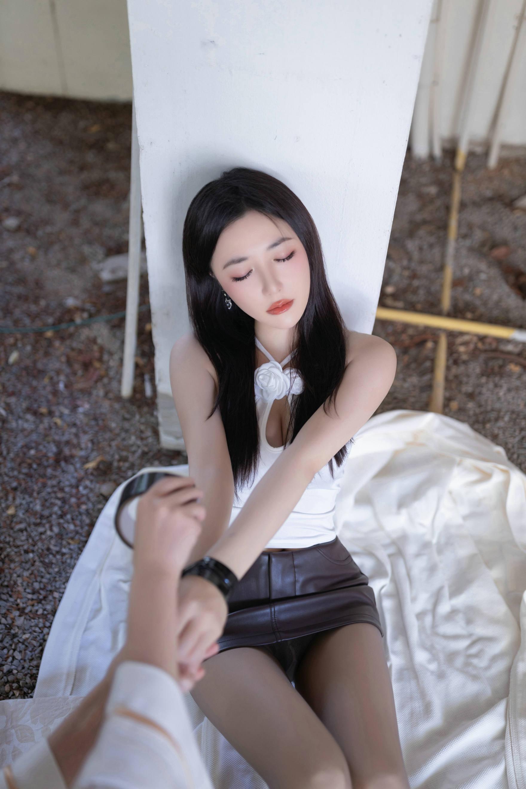 秀人付费 鱼子酱Fish 诱人私拍福利 暗墙五-尾随127P 14