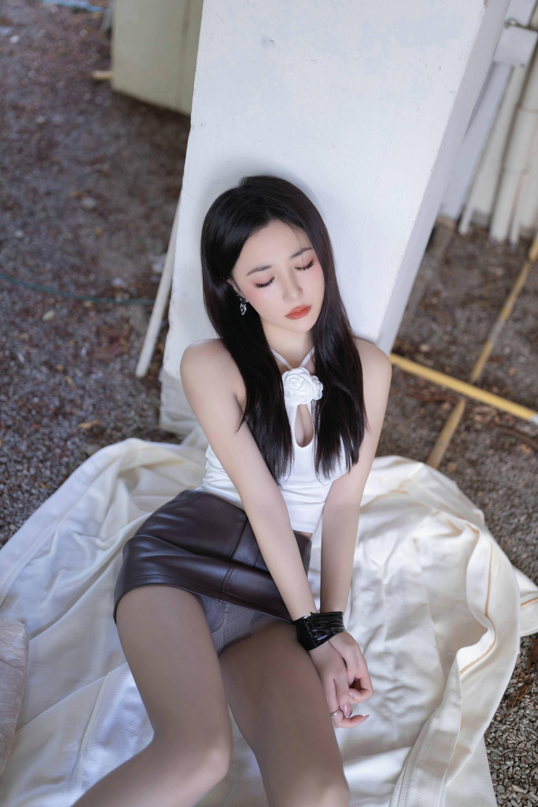 秀人付费 鱼子酱Fish 诱人私拍福利 暗墙五-尾随127P 16